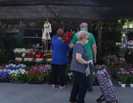 El Ayuntamiento mantiene el mercadillo ampliando la distancia de seguridad 