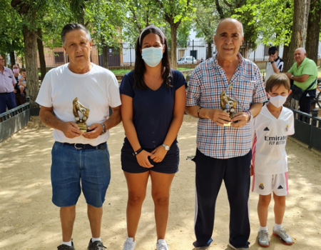 El tradicional campeonato de petanca de Feria recuerda a Vicente Ure�a 