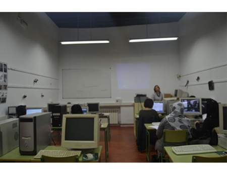 Un grupo de mujeres se forma en empleo y emprendimiento