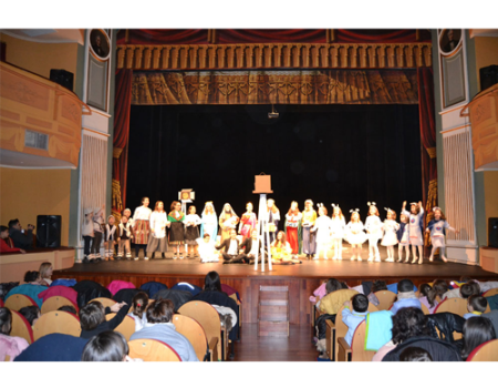 El grupo de teatro de los centros educativos presenta “Un selfie en Navidad”