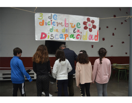 Chavales de Amfisa comparten juego y din�micas con alumnos de los tres colegios de Almagro