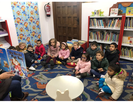 Los peque�os del Diego de Almagro visitan la biblioteca municipal