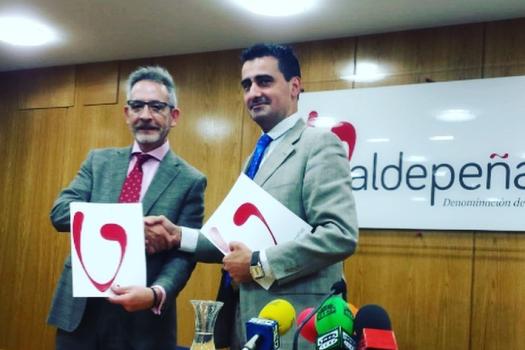 El Festival Internacional de Teatro Cl�sico y la Denominaci�n de Origen Valdepe�as firman un convenio de colaboraci�n