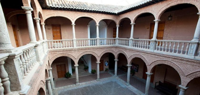 LA  UNIVERSIDAD POPULAR DE ALMAGRO  SE QUEDA CONTIGO EN CASA DURANTE COVID-19