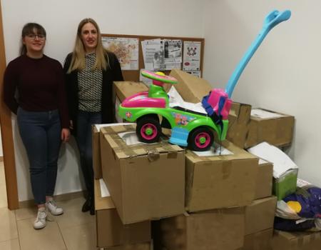 Juventudes Socialistas prepar� 30 lotes de juguetes para familias de Almagro