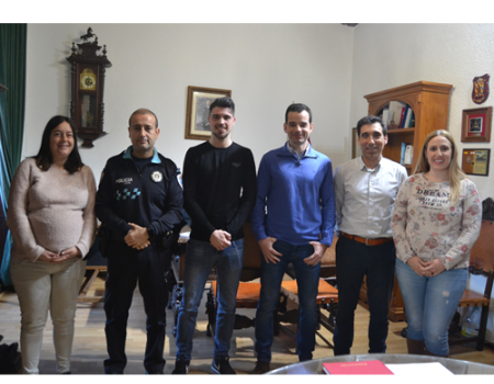 Dos nuevos polic�as toman posesi�n 