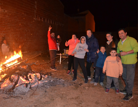 Los almagre�os apoyaron la festividad de San Ant�n en su primera noche