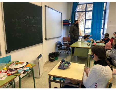 El colegio Miguel de Cervantes cuenta desde hoy un purificador de aire con filtro Hepa en todas sus aulas 