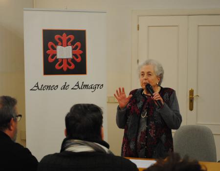 Lola Cabezudo hace did�ctica pol�tica en el Ateneo