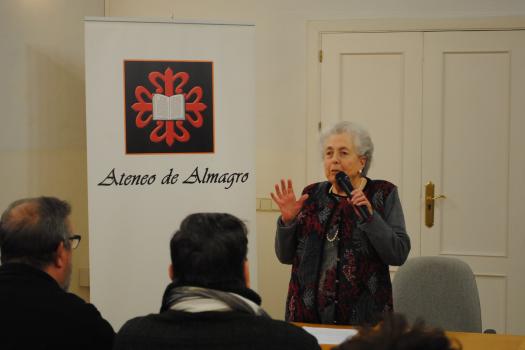 Lola Cabezudo hace did�ctica pol�tica en el Ateneo