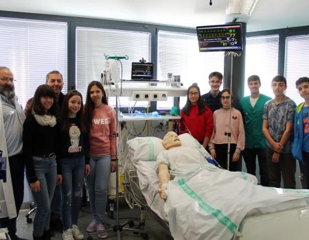 Alumnos del IES Clavero Fern�ndez de C�rdoba” ampliar�n su formaci�n con talleres y charlas con profesionales de la Sanidad
