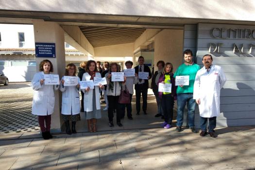 Profesionales del centro de la Salud de Almagro se concentran por una atenci�n primaria digna