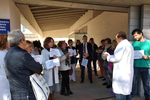 Profesionales del centro de la Salud de Almagro se concentran por una atenci�n primaria digna