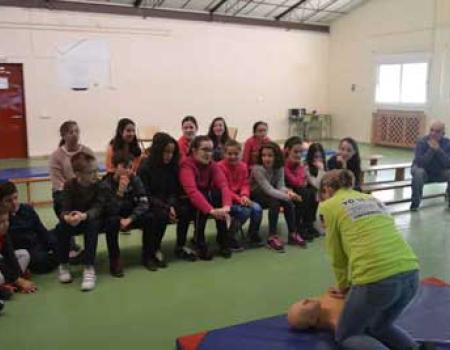 Los alumnos de 5� y 6� de Primaria del colegio Diego de Almagro aprenden a reconocer y a actuar en una parada cardiaca 