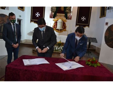 Las cuatro pinturas restauradas de la capilla de la Virgen de los Remedios de San Juan se colocan hoy 