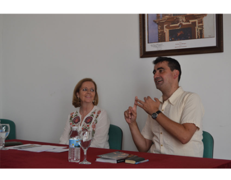 El director del Festival Internacional de Teatro Cl�sico comparte su pasi�n por Sor Juana In�s de la Cruz con el club de lectura de la Biblioteca