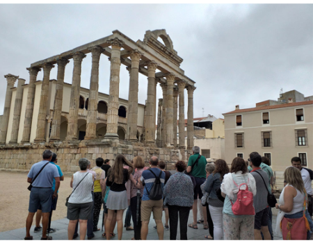 La actividad de la Universidad Popular en verano finaliza con la visita a M�rida y su Festival
