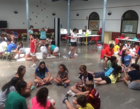 M�s de 175 ni�os disfrutan desde hoy de la Escuela de Verano y del Verano Joven