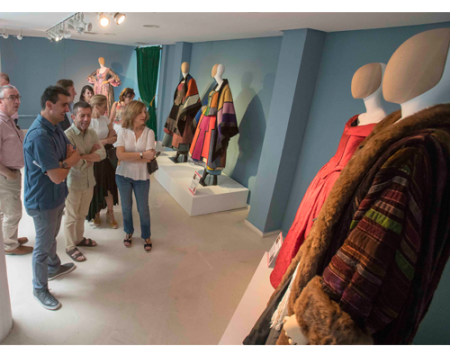 Una selecci�n de trajes del maestro figurinista Pedro Moreno se muestra en el Museo del Encaje