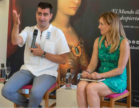 La doctora astrof�sica Eva Villaver presenta su libro 'Las mil caras de la luna'