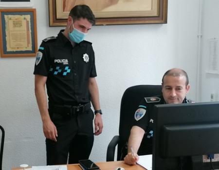 Los dos nuevos polic�as de Almagro realizan sus pr�cticas durante este mes 