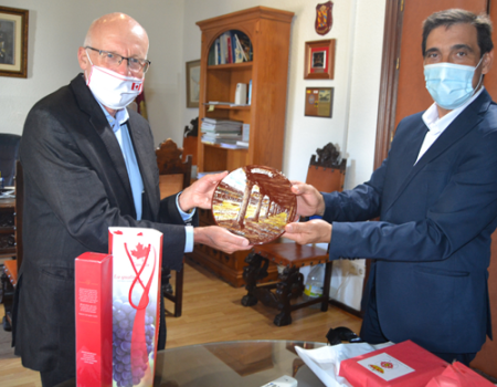 El embajador de Canad� visita Almagro