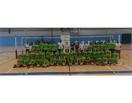 El I campus nacional de Voleibol inaugura la nueva pista del pabell�n Jos� Manuel Roldan 