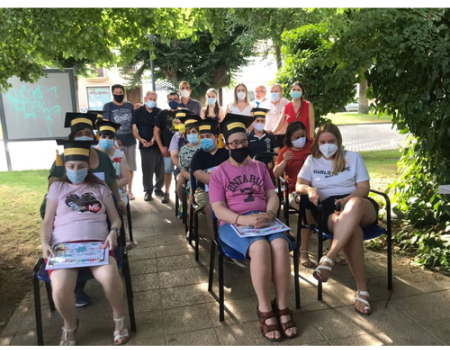 Amfisa despide el curso con la entrega de diplomas y birretes a los chavales