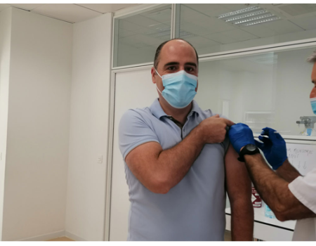 Los almagre�os de 40 a 49 a�os ya han recibido la pauta completa de la vacuna Pfizer contra la COVID