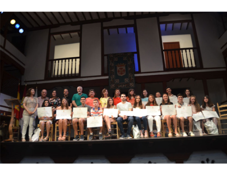 Los mejores alumnos del curso 2018-2019 reciben el premio a la excelencia acad�mica