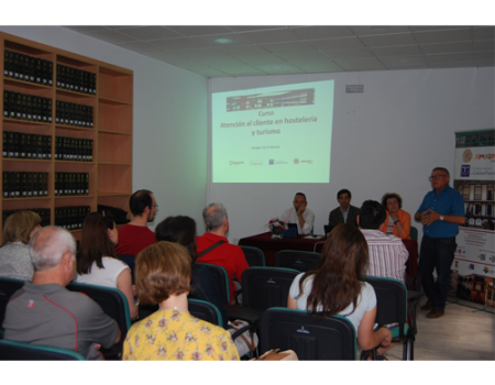 M�s de una treintena de profesionales de hosteler�a y turismo potencian su formaci�n 