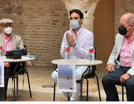 El escritor almagre�o �ngel Luis Moraga presenta su nuevo libro 