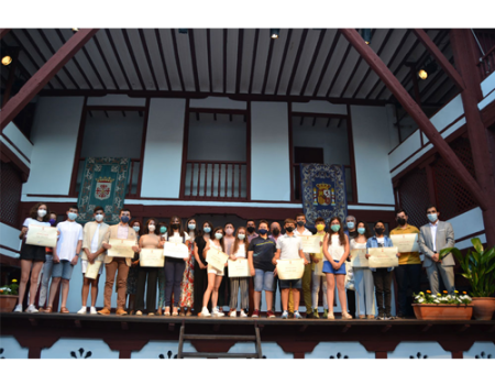 Almagro reconoce a sus mejores alumnos del at�pico curso escolar