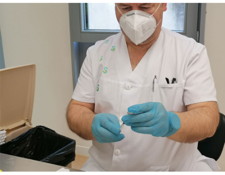 Comienza la vacunaci�n a mayores de 20 a�os en Castilla-La Mancha