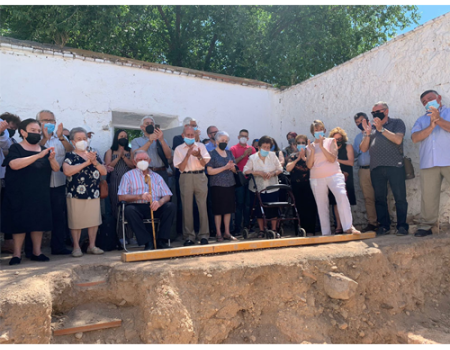 La exhumaci�n en Almagro finaliza con un acto de homenaje sencillo y emotivo