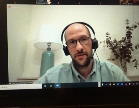 El profesor Juan Luis Martinez presenta las �ltimas investigaciones de la UCLM sobre materiales compuestos avanzados