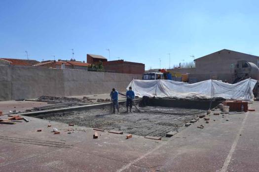 El recinto de la piscina municipal contar� este verano con una nueva piscina infantil de mayores dimensiones y m�s zona verde