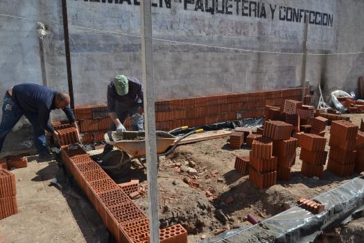 El recinto de la piscina municipal contar� este verano con una nueva piscina infantil de mayores dimensiones y m�s zona verde