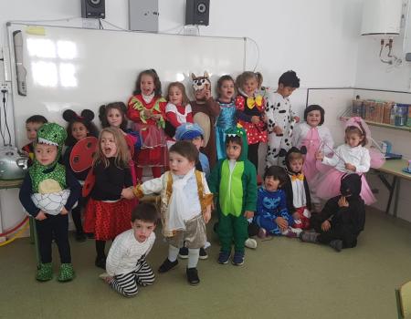 Los alumnos del colegio Paseo Viejo de la Florida celebran el Carnaval con un desfile