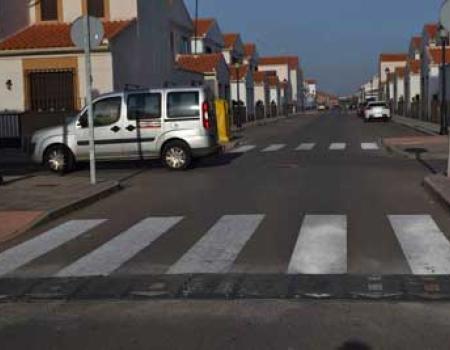 La Concejal�a de Tr�fico coloca badenes en dos calles del barrio de la M�sica