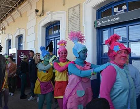 Las felices y coloridas criaturas de Trolls llegan a Almagro