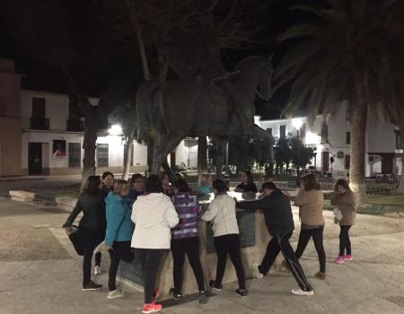 Disfruta caminando por la noche