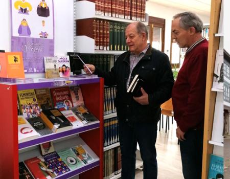 “La estanter�a violeta” llega a Almagro con una treintena de libros escritos por mujeres