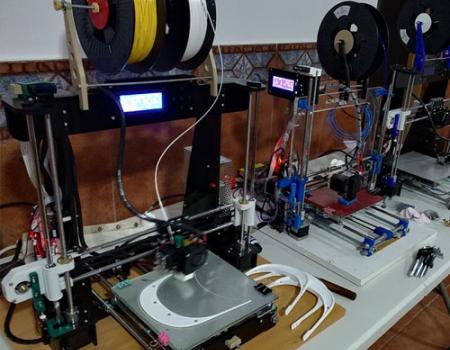 Los sanitarios del centro de salud de Almagro reciben “pantallas de protecci�n” realizadas en el instituto de Calzada de Calatrava