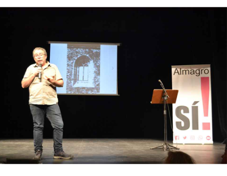 Presentaci�n candidatura de Almagro S� en el Teatro Municipal 