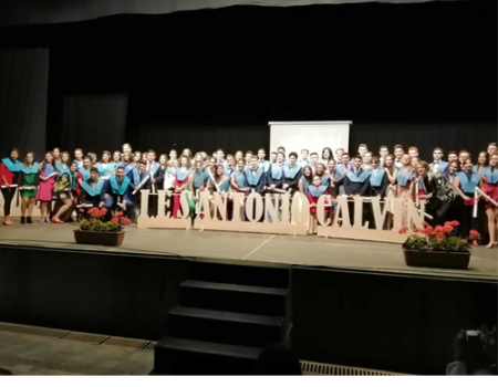 Los alumnos del IES Antonio Calv�n se grad�an 