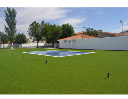 El Ayuntamiento ultima esta semana la nueva zona de la piscina infantil 