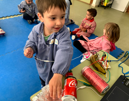Los alumnos de 3 a�os del colegio Paseo Viejo de la Florida hablan con la naturaleza y se conciencia de la importancia de mantener nuestro entorno limpio