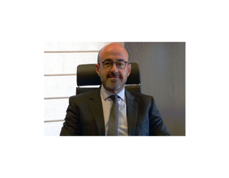 El doctor Garc�a Navarro examina los mayores y la  Covid-19