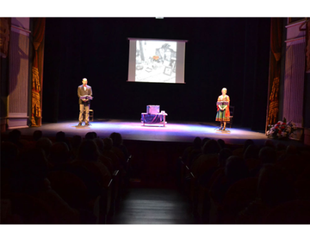 La maleta de Machado lleg� a Almagro por el grupo de teatro Pipirijaina